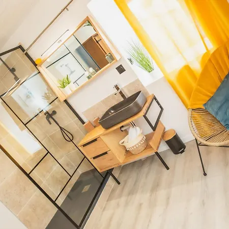 Ξενοδοχείο Les Voutes - Chambres D'Hotes A Lanas En Sud Ardeche - Terrasse Ombragee, Parking, Restaurant, Grotte Chauvet