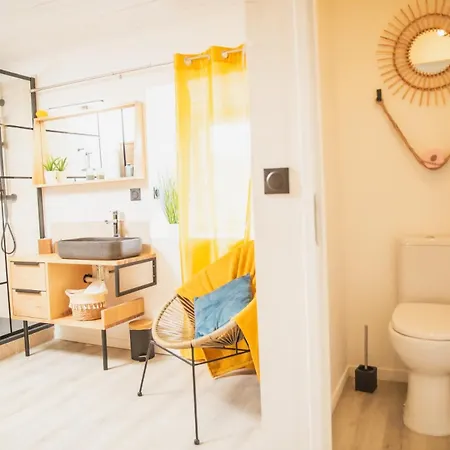 Les Voutes - Chambres D'Hotes A Lanas En Sud Ardeche - Terrasse Ombragee, Parking, Restaurant, Grotte Chauvet Ξενοδοχείο