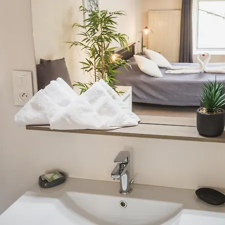 Les Voutes - Chambres D'Hotes A Lanas En Sud Ardeche - Terrasse Ombragee, Parking, Restaurant, Grotte Chauvet Ξενοδοχείο