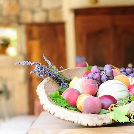 Les Voutes - Chambres D'Hotes A Lanas En Sud Ardeche - Terrasse Ombragee, Parking, Restaurant, Grotte Chauvet Ξενοδοχείο *